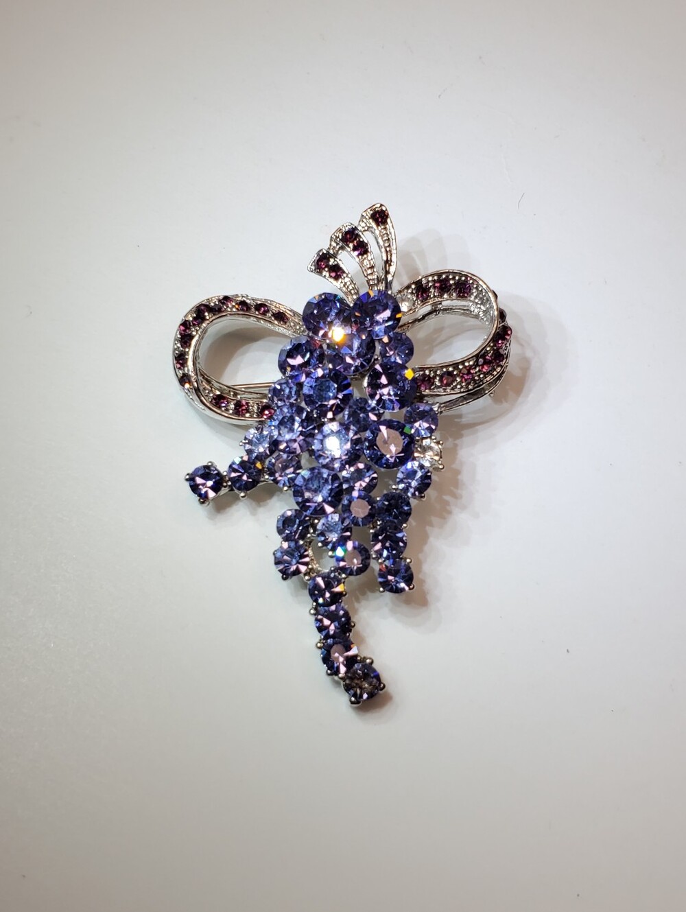 Vtg. Unsigned Purple Rhinestones Flower Brooch